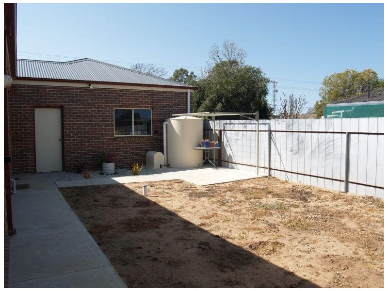 1/2 Meiklejohn Street, Numurkah VIC 3636