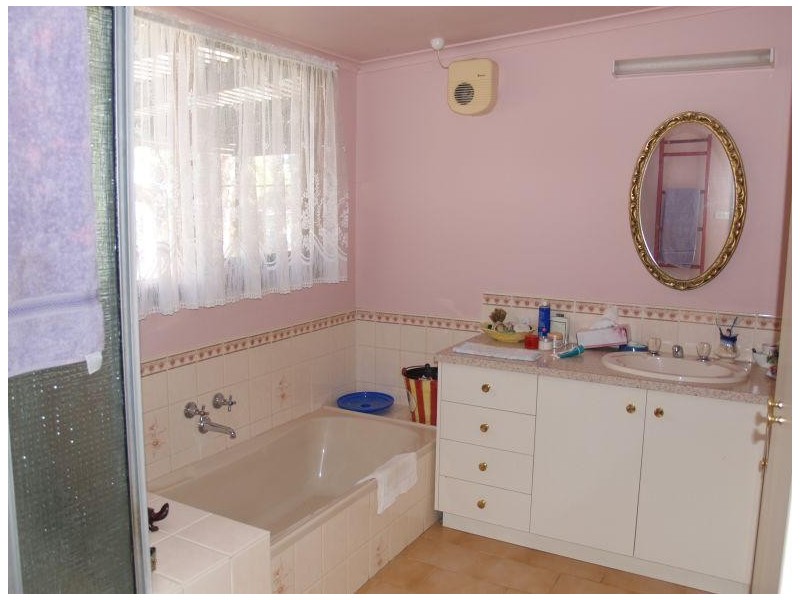 5 Glenny Lane, Numurkah VIC 3636