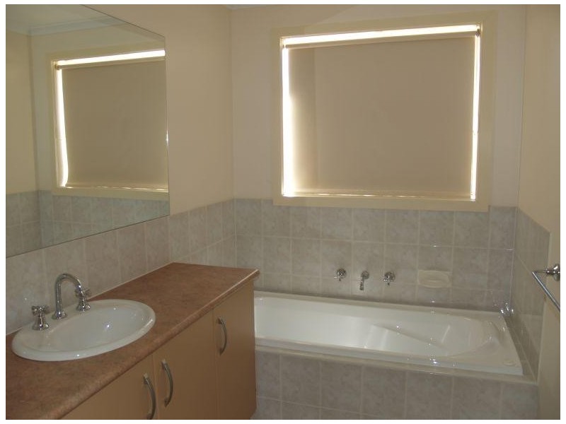 2/12 Nelson Street, Numurkah VIC 3636