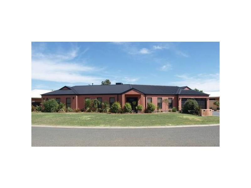 18 Reynolds Drive, Numurkah VIC 3636