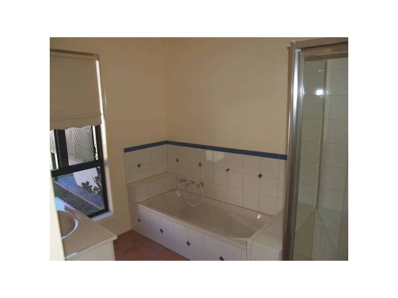 18 Reynolds Drive, Numurkah VIC 3636