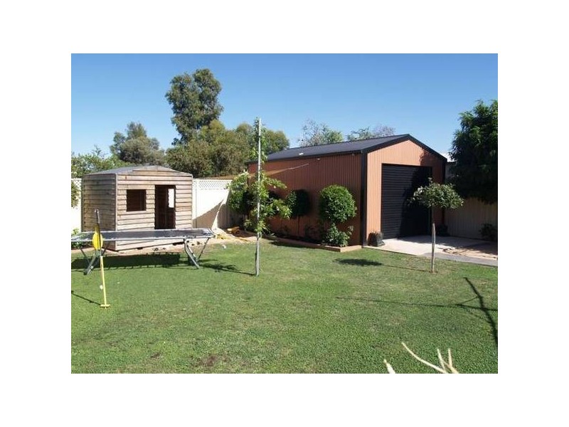 18 Reynolds Drive, Numurkah VIC 3636