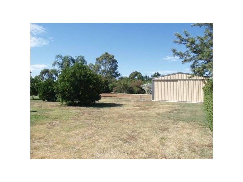 24 Katamatite Road, Numurkah VIC 3636