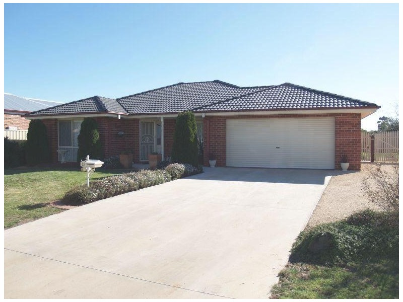 13 Poplar Drive, Numurkah VIC 3636