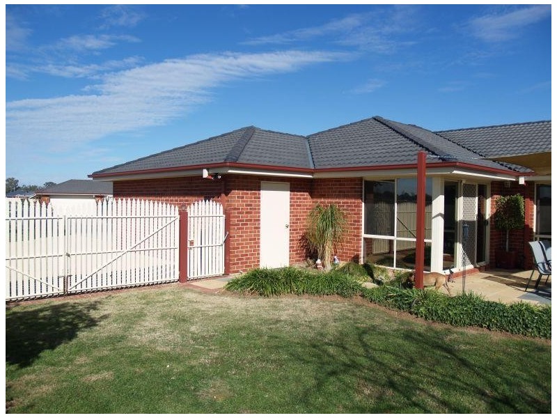 13 Poplar Drive, Numurkah VIC 3636