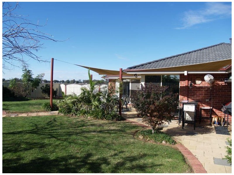 13 Poplar Drive, Numurkah VIC 3636