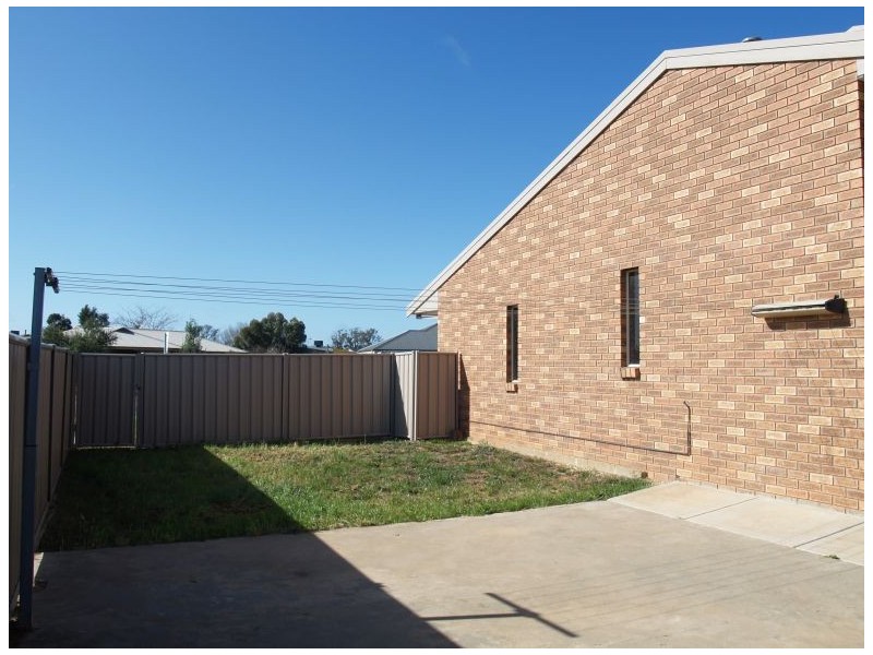2/23 Russell Street, Numurkah VIC 3636