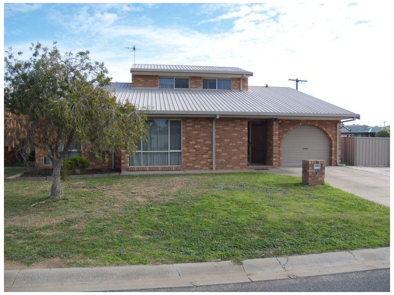 2/23 Russell Street, Numurkah VIC 3636