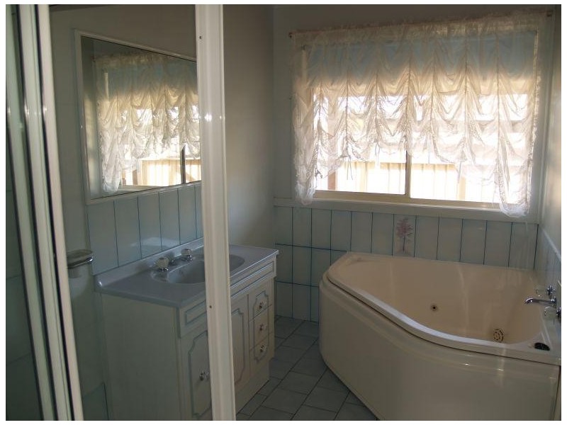 2/23 Russell Street, Numurkah VIC 3636