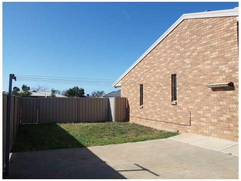 2/23 Russell Street, Numurkah VIC 3636