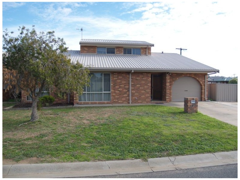 2/23 Russell Street, Numurkah VIC 3636