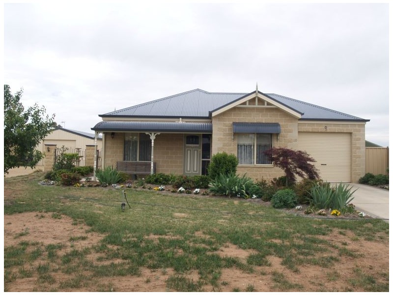 20 Maple Crescent, Numurkah VIC 3636