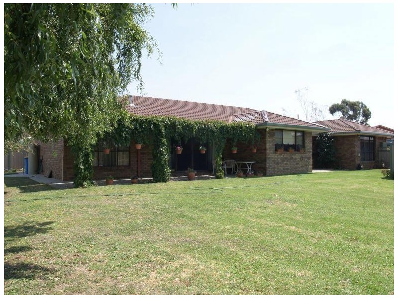 15 Wattle Drive, Numurkah VIC 3636