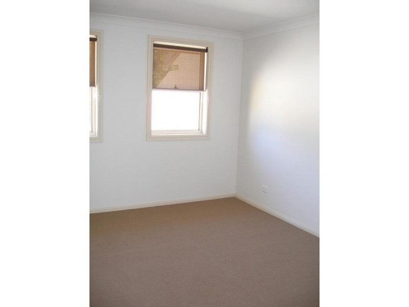 2/10 Nyrang Ave, Tamworth NSW 2340