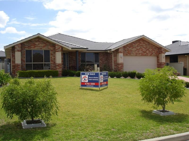 49 Warwick Rd, Tamworth NSW 2340