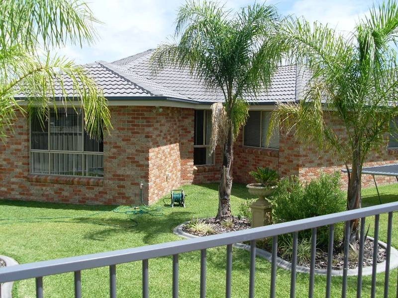 49 Warwick Rd, Tamworth NSW 2340