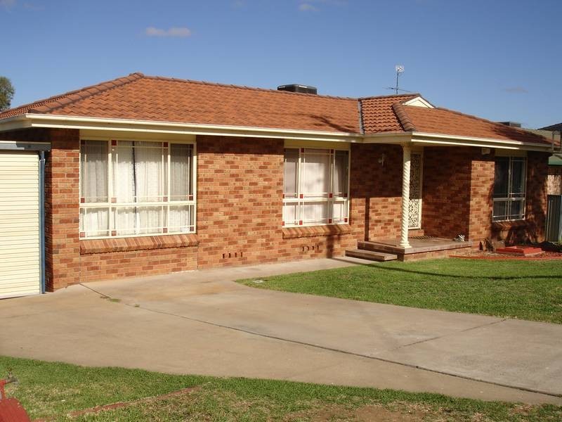 81 Glengarvin Drive, Tamworth NSW 2340