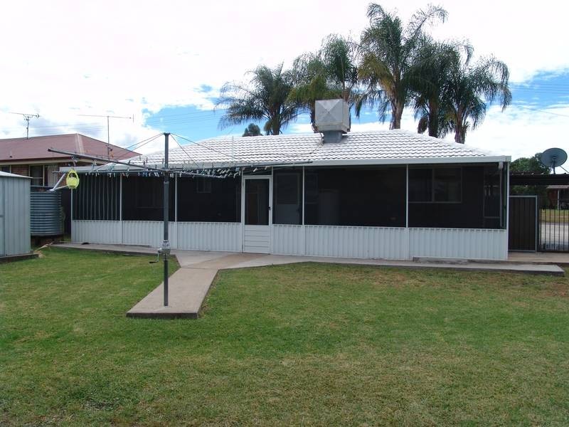 12 Carole Drive, Kootingal NSW 2352