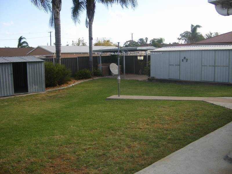 12 Carole Drive, Kootingal NSW 2352