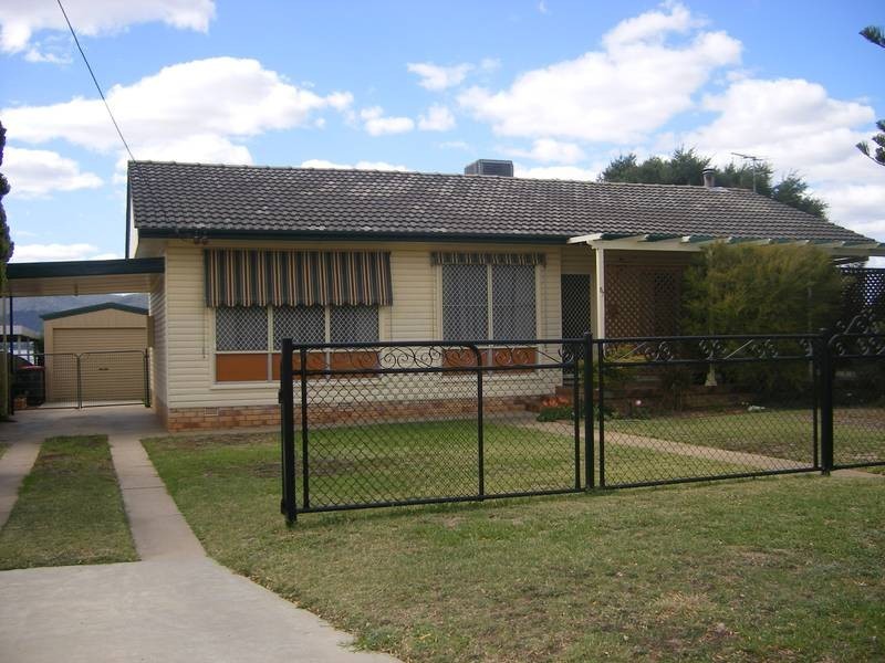 57 Oak Street, South, Tamworth NSW 2340