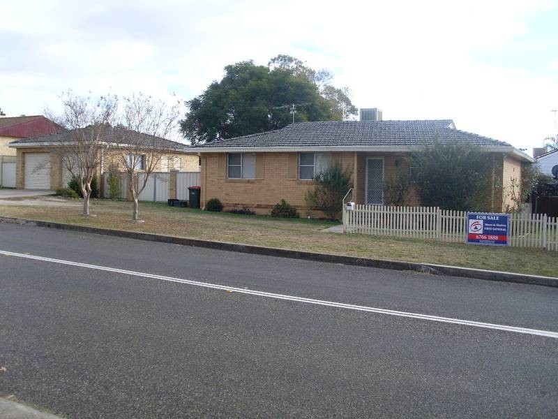 30 Kyooma St, Tamworth NSW 2340
