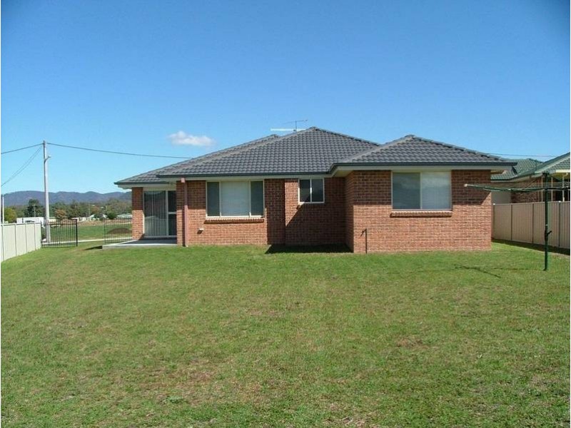 15 Garden Street, Kootingal NSW 2352