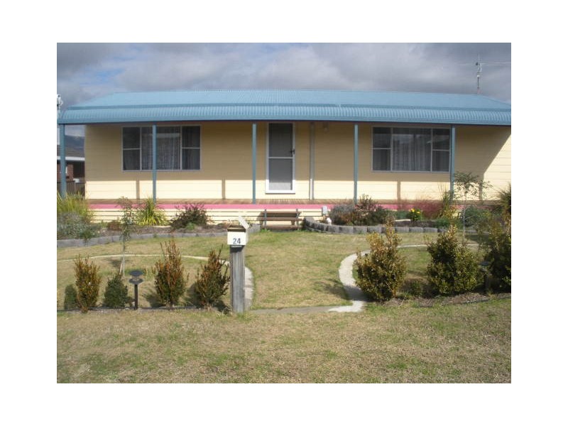 24 Leonora Street,, Kootingal NSW 2352