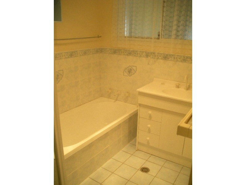 24 Leonora Street,, Kootingal NSW 2352