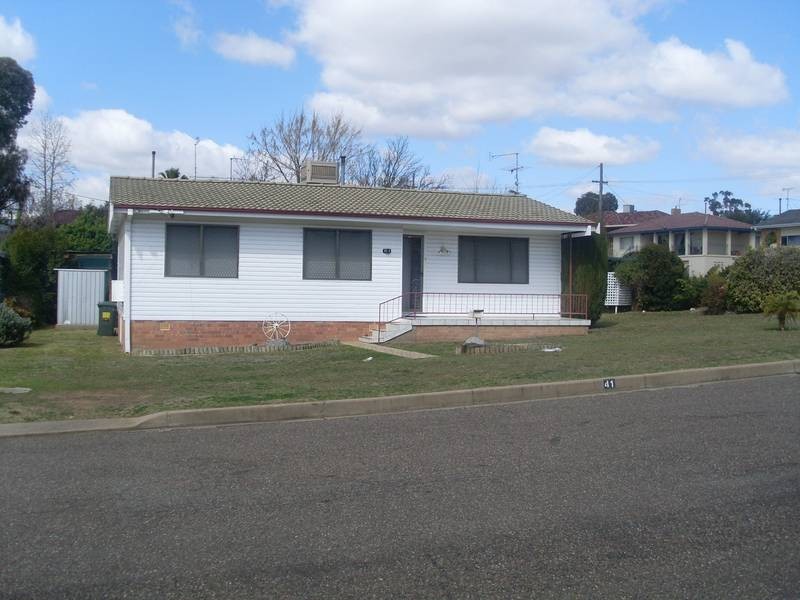 41 HOLLAND STREET, Tamworth NSW 2340