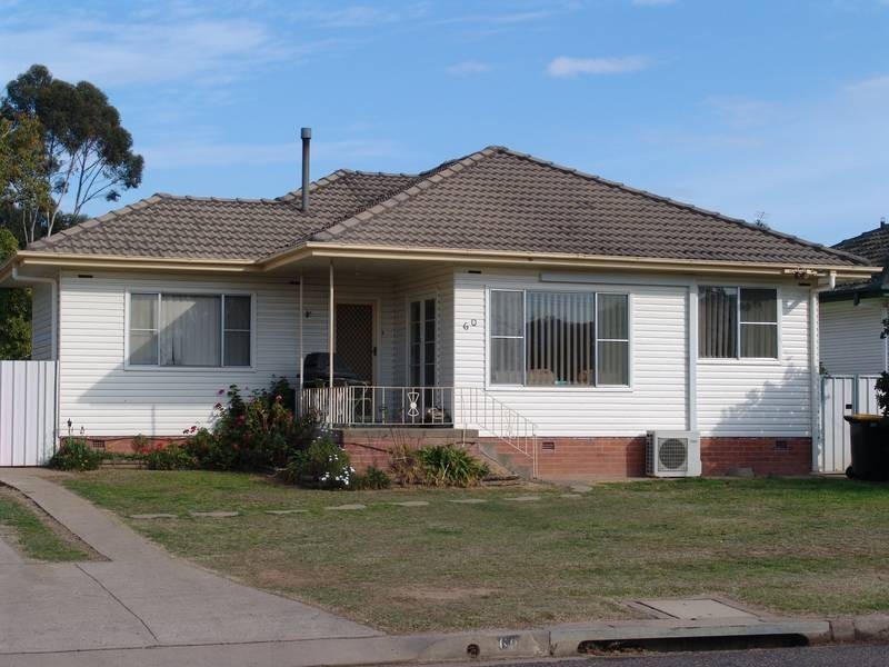 60 OAK STREET, Tamworth NSW 2340