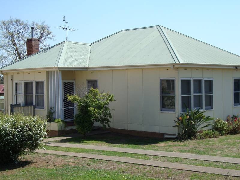 3 PARRY STREET, Tamworth NSW 2340