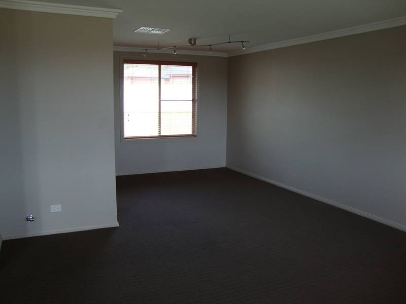 11 JAMES PLACE, Tamworth NSW 2340