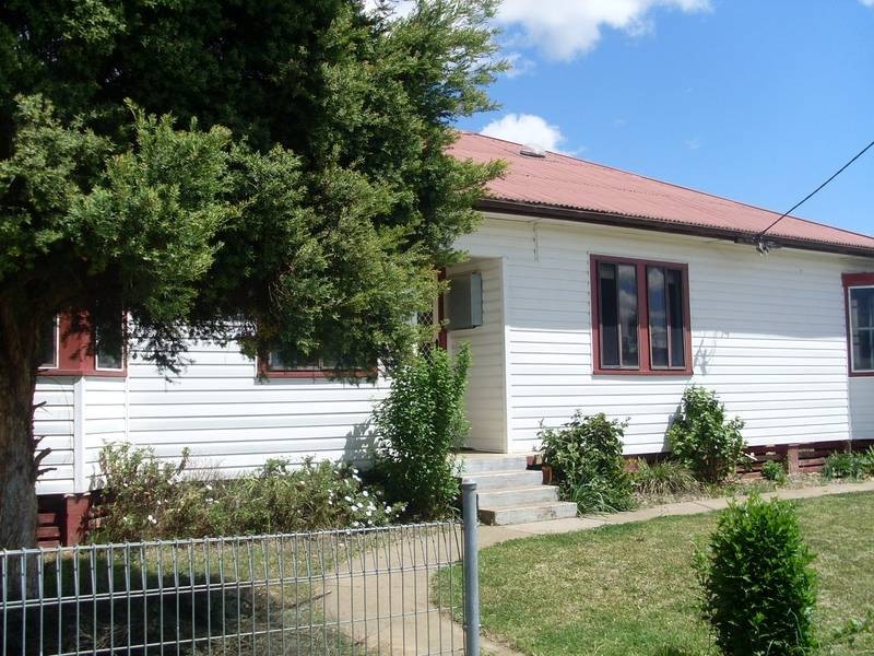 12 JOAN STREET, Tamworth NSW 2340