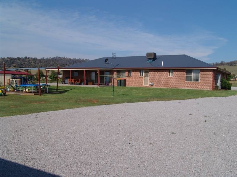 335 Forest Rd, Tamworth NSW 2340