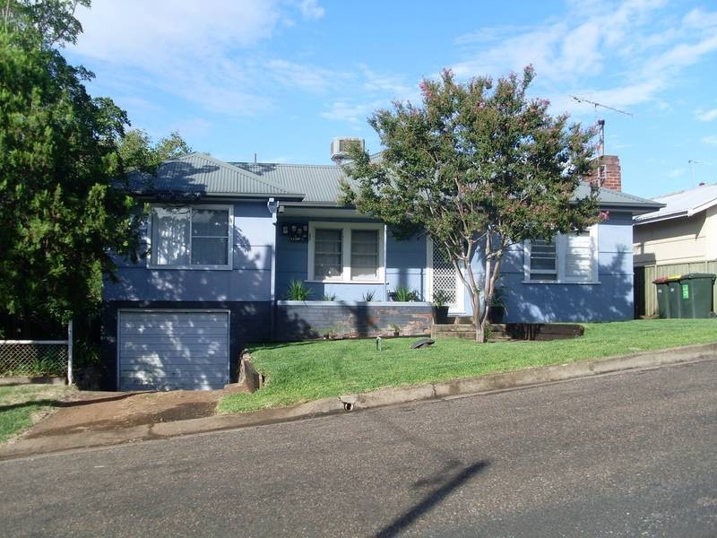 25 Rawson Ave, Tamworth NSW 2340