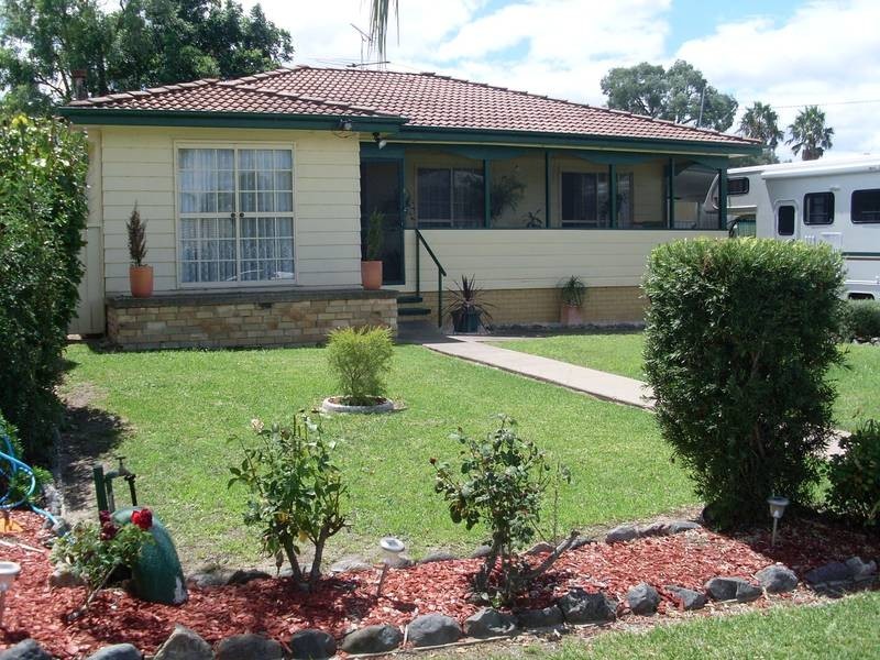 8 Dorothy Av, Kootingal NSW 2352