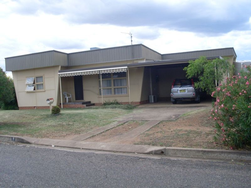 7 Elm Street, Tamworth NSW 2340