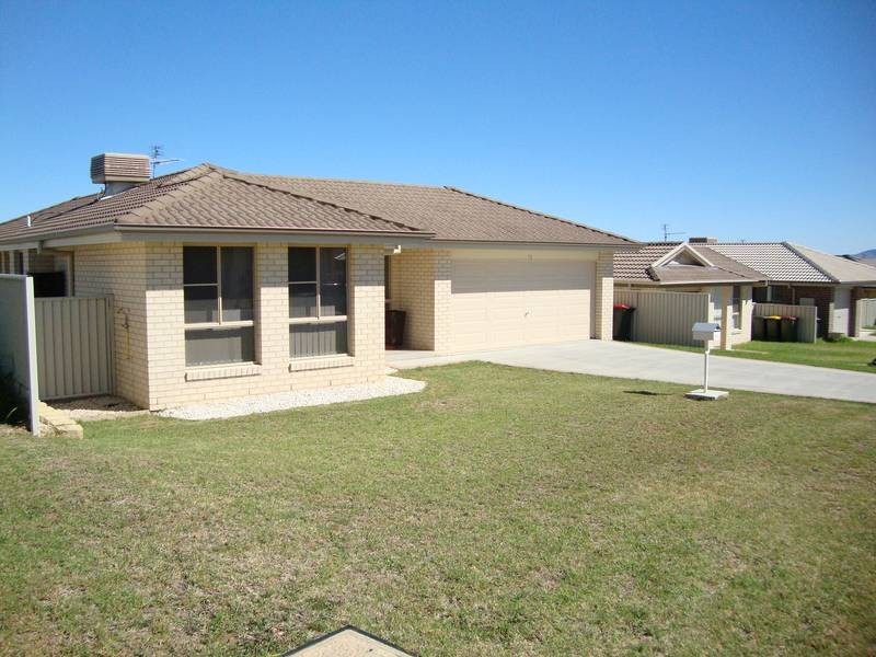 11 Orley Drive, Tamworth NSW 2340