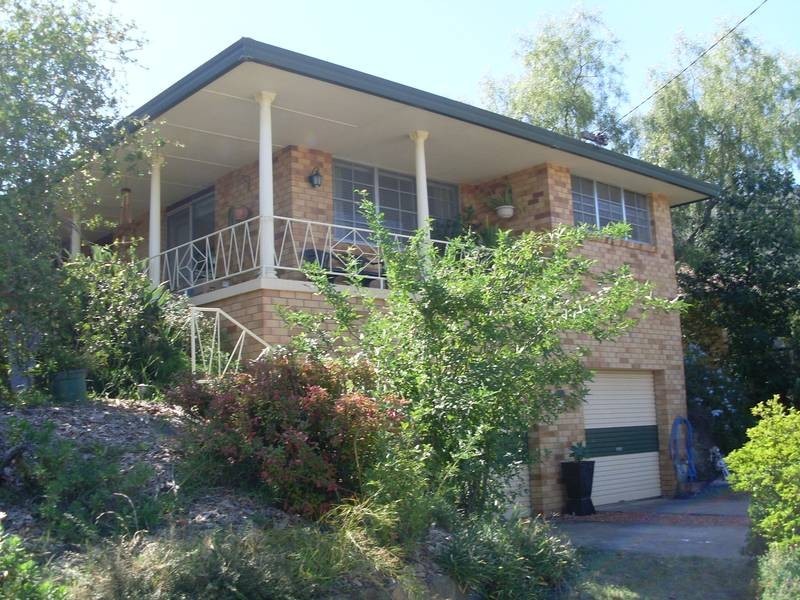 18 Carmichael Ave, Tamworth NSW 2340