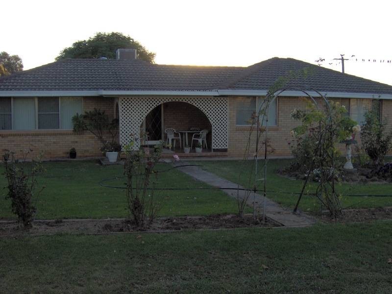 129 Manilla Rd, Tamworth NSW 2340