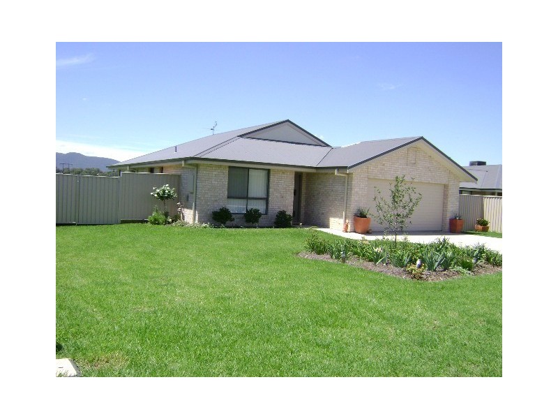 43 Nowland Crescent, Tamworth NSW 2340