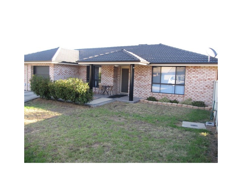 8B Clancy Court, Tamworth NSW 2340