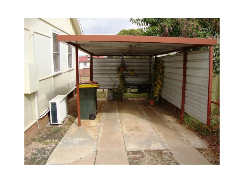 2 Westow, Tamworth NSW 2340