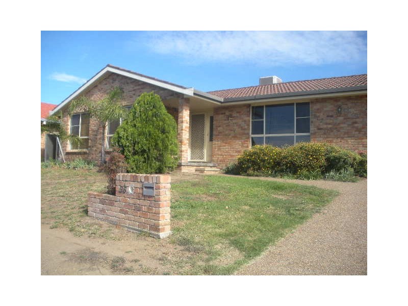 96 Edward St, Tamworth NSW 2340