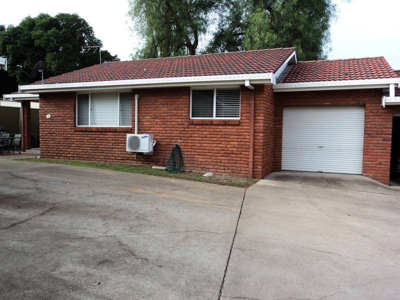 2/168 Carthage Street, Tamworth NSW 2340