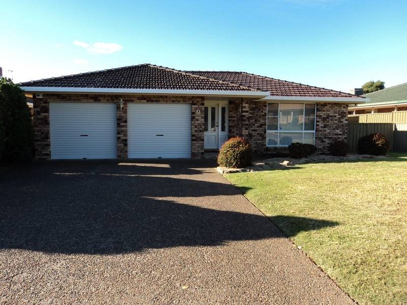 9 Links Ave, Tamworth NSW 2340