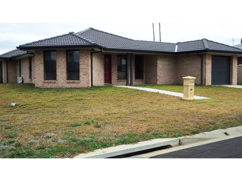 2/11 Cunningham Street, Tamworth NSW 2340