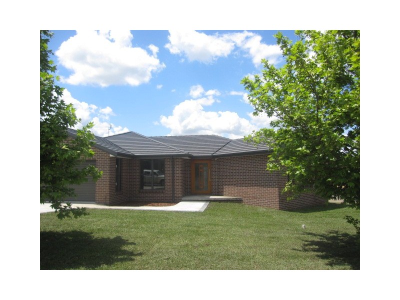 4 The Grange, Tamworth NSW 2340