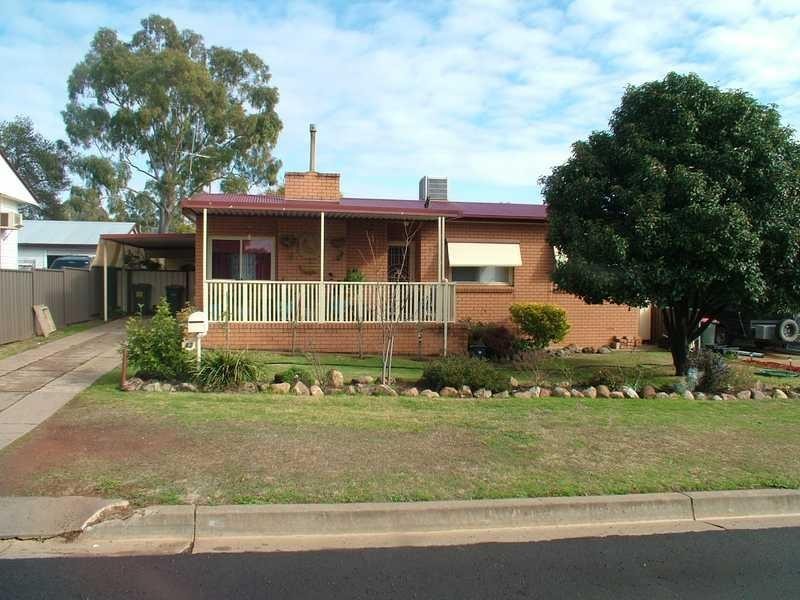 42 Croydon Ave, Tamworth NSW 2340
