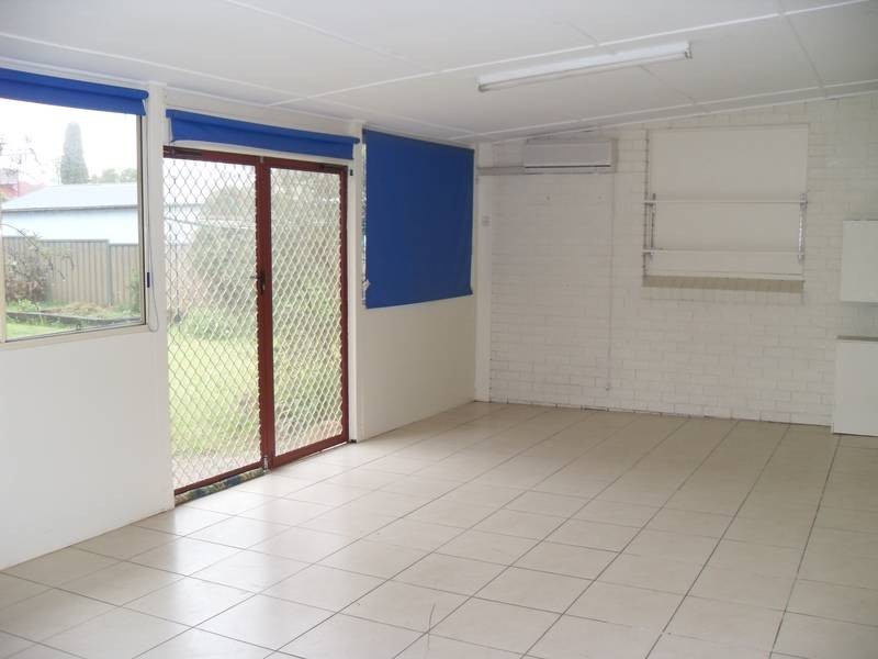 42 Croydon Ave, Tamworth NSW 2340